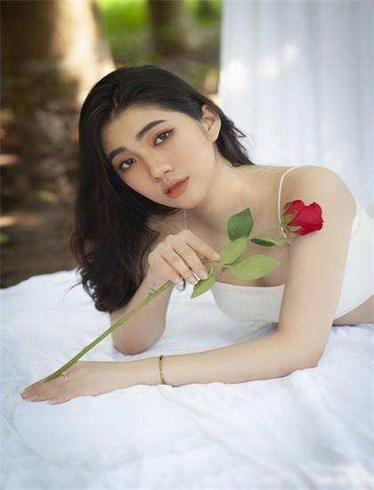 日韩亚射吧_新女婿时代全集在线观看_豪门通缉令女人别跑